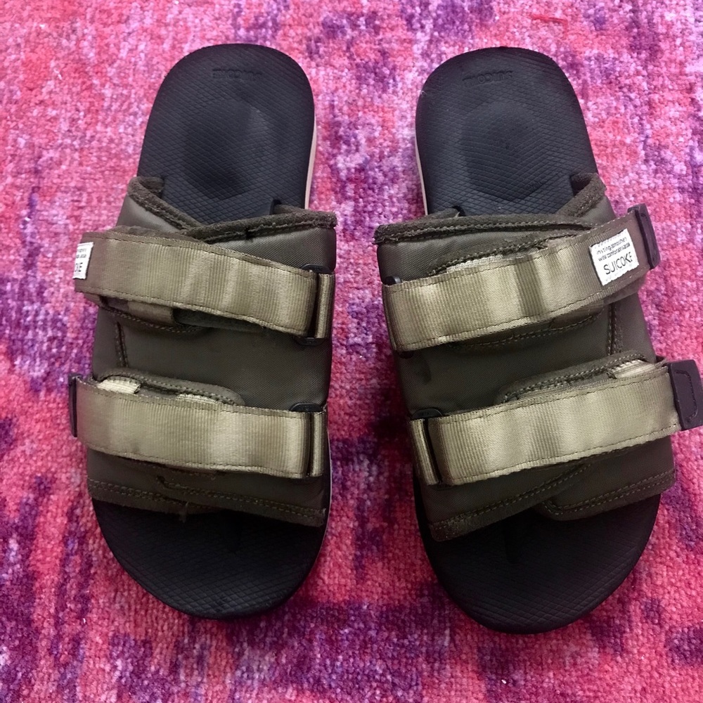 Black and dark green Suicoke MOTO sandals